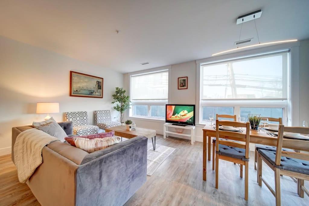 הליפקס Luxurious Modern 2Br Condo Sleeps 5 Coffee, Ac, Wifi מראה חיצוני תמונה