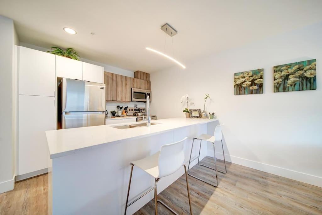 הליפקס Luxurious Modern 2Br Condo Sleeps 5 Coffee, Ac, Wifi מראה חיצוני תמונה