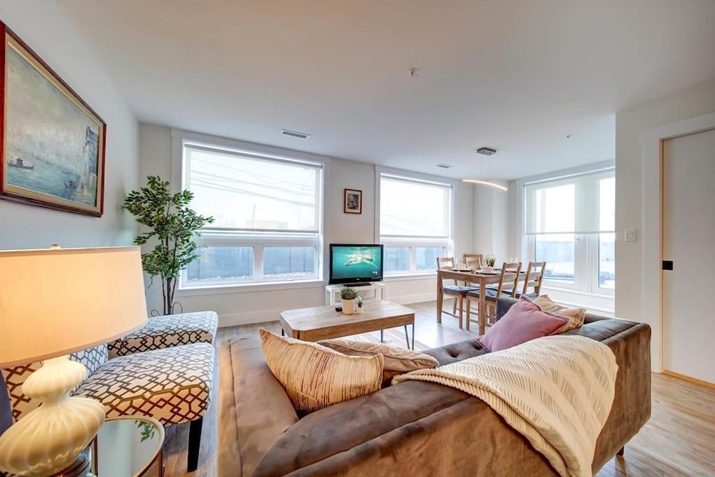 הליפקס Luxurious Modern 2Br Condo Sleeps 5 Coffee, Ac, Wifi מראה חיצוני תמונה