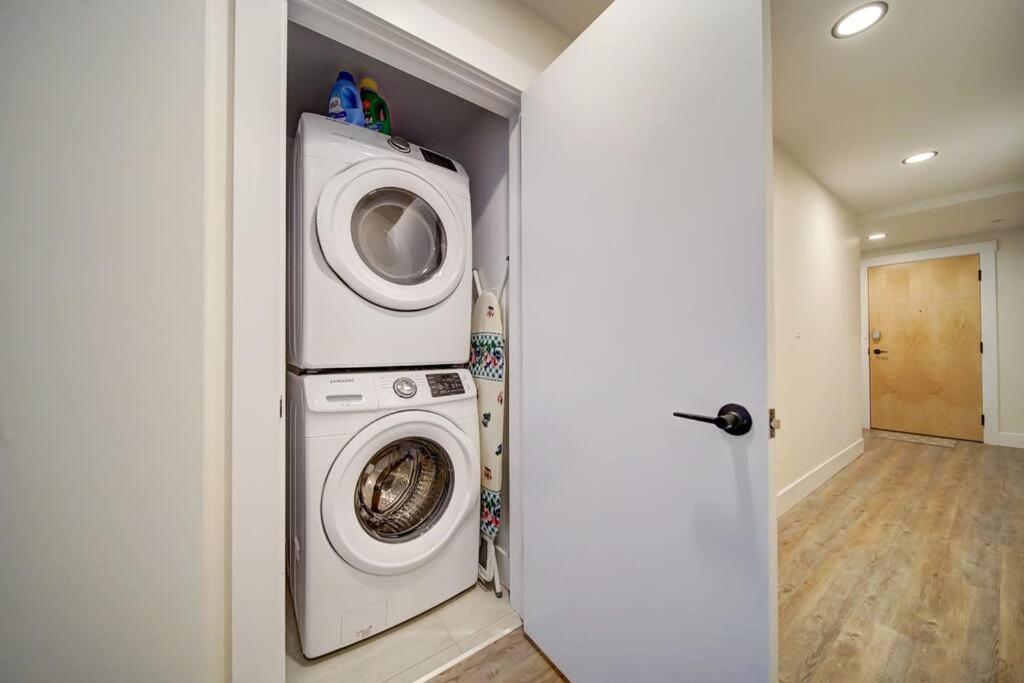 הליפקס Luxurious Modern 2Br Condo Sleeps 5 Coffee, Ac, Wifi מראה חיצוני תמונה