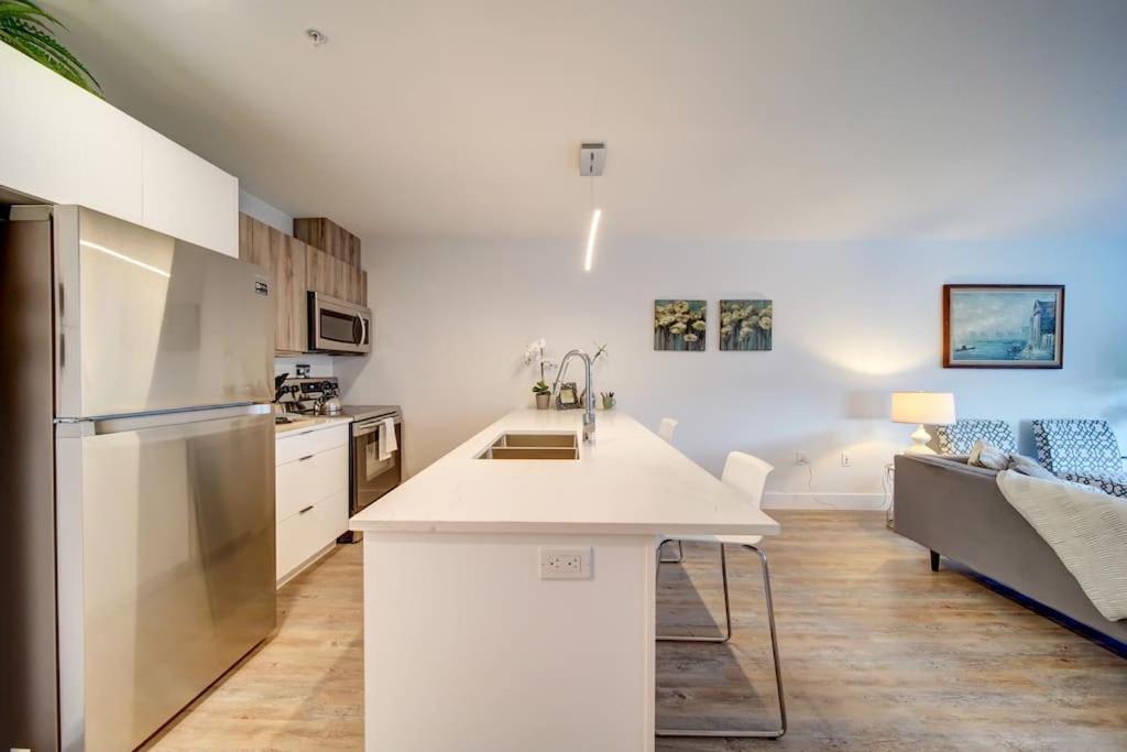 הליפקס Luxurious Modern 2Br Condo Sleeps 5 Coffee, Ac, Wifi מראה חיצוני תמונה