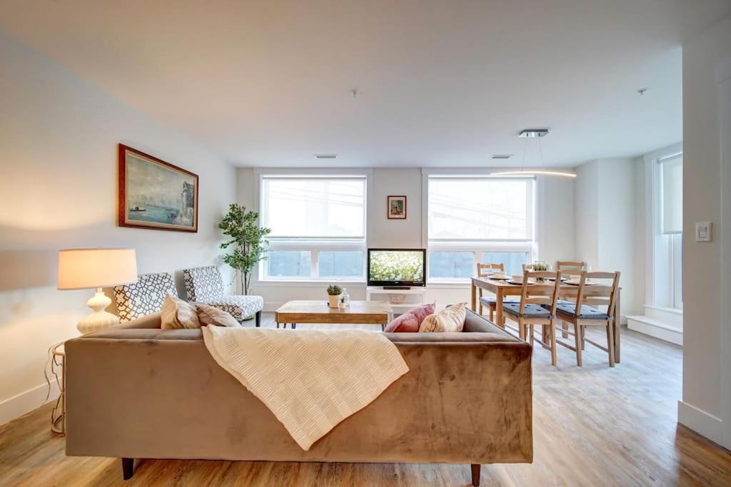 הליפקס Luxurious Modern 2Br Condo Sleeps 5 Coffee, Ac, Wifi מראה חיצוני תמונה